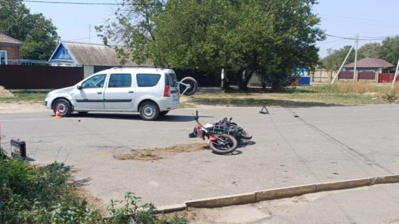 В селе Красногвардейском на Ставрополье в аварии пострадал подросток на мопеде
