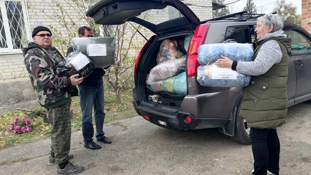 Сбор груза на передовую организовала «серебряный» волонтёр из Ставрополья