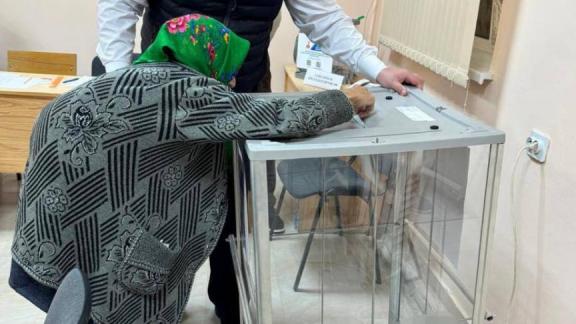 В Железноводске на выборах проголосовала 90-летняя жительница