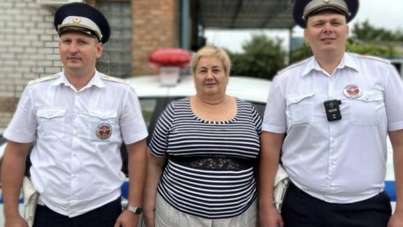 Автоинспекторам удалось ликвидировать начавшийся пожар в Зеленокумске