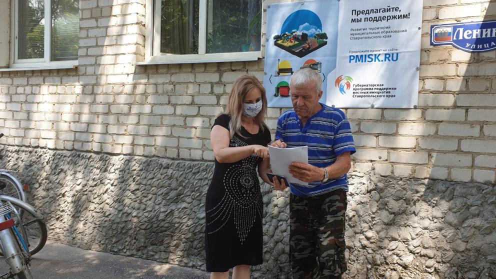 В Кировском округе Ставрополья обновляют парковые зоны и спортплощадку