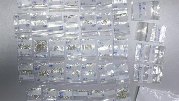 В Минводах контрабандистке бриллиантов грозит штраф в 4,741 млн рублей