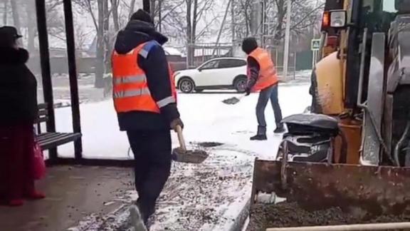 Коммунальные службы Ставрополя ведут круглосуточную борьбу с гололёдом