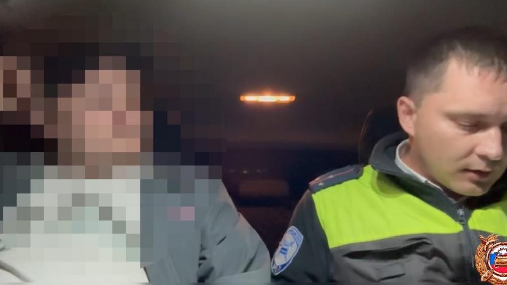 Экипаж ДПС в посёлке Пятигорском отстранил от управления пьяного водителя мопеда