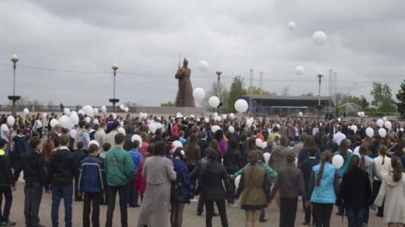 В Ставрополе прошла патриотическая акция «Мы за мир на всей планете»