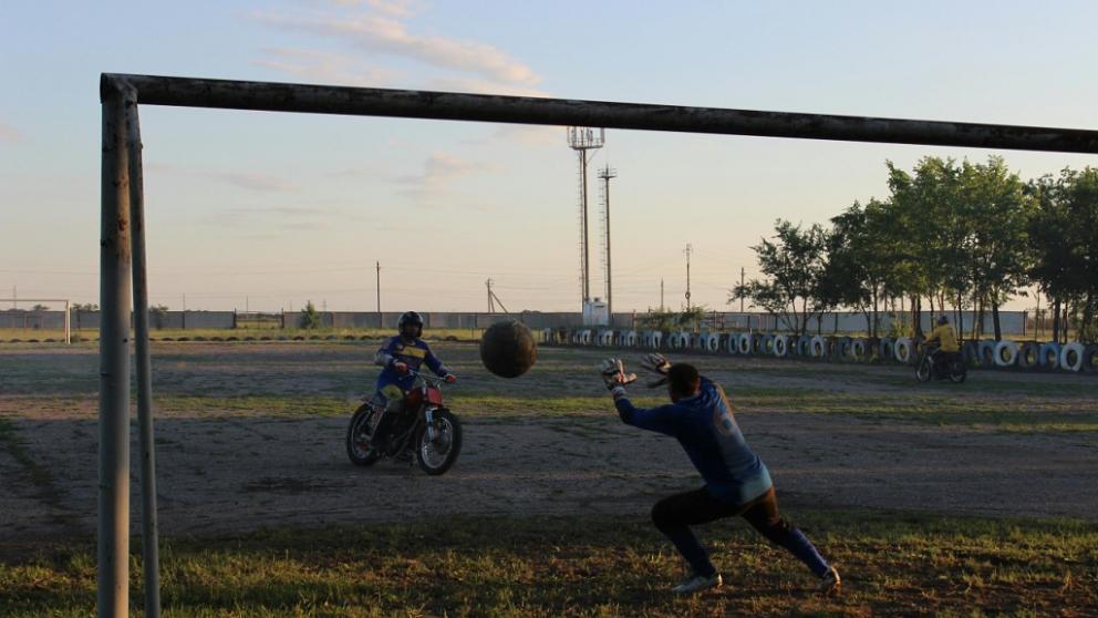 Ипатовские мотоболисты начали кубковые баталии с победы над гостями из станицы Кущевской