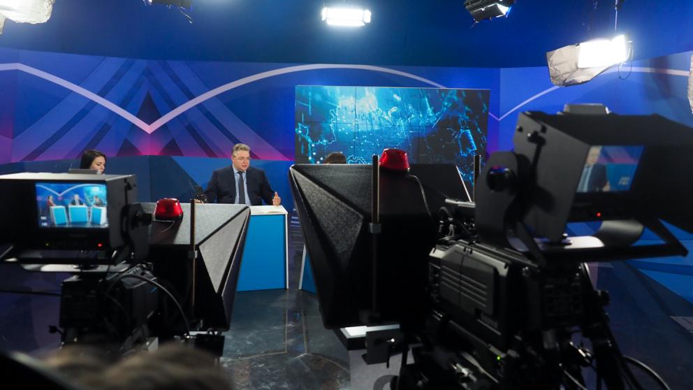 «Прямая линия» губернатора: Владимир Владимиров прислушивается к людям, видит проблемы