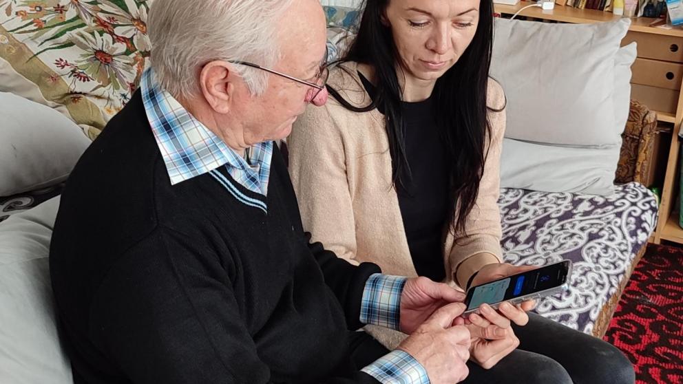 На Ставрополье соцработники помогают пожилым людям переходить к Цифровому ID