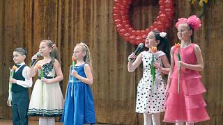 И от улыбок женщин светится Кисловодск