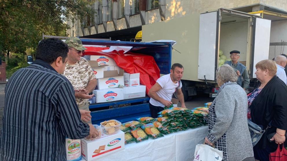 Около 30 тонн продукции привезли ставропольские производители в ЛНР