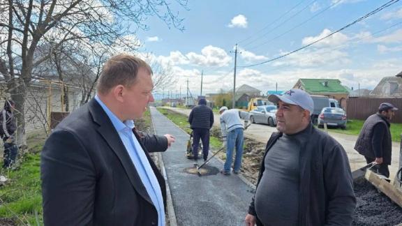 В селе Винсады на Ставрополье продолжается строительство тротуаров