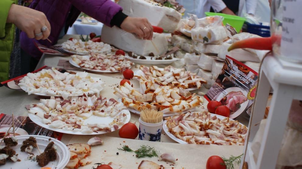 Ставропольцы выбирали лучших производителей хлеба и сала