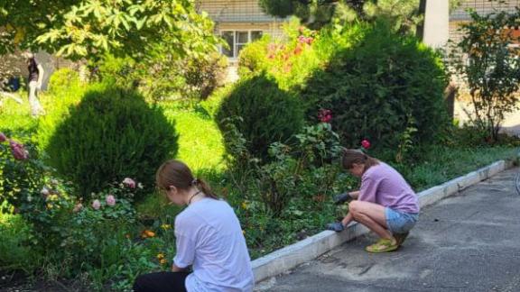 В ремонтных школьных бригадах Ставрополя трудоустроено более 300 подростков