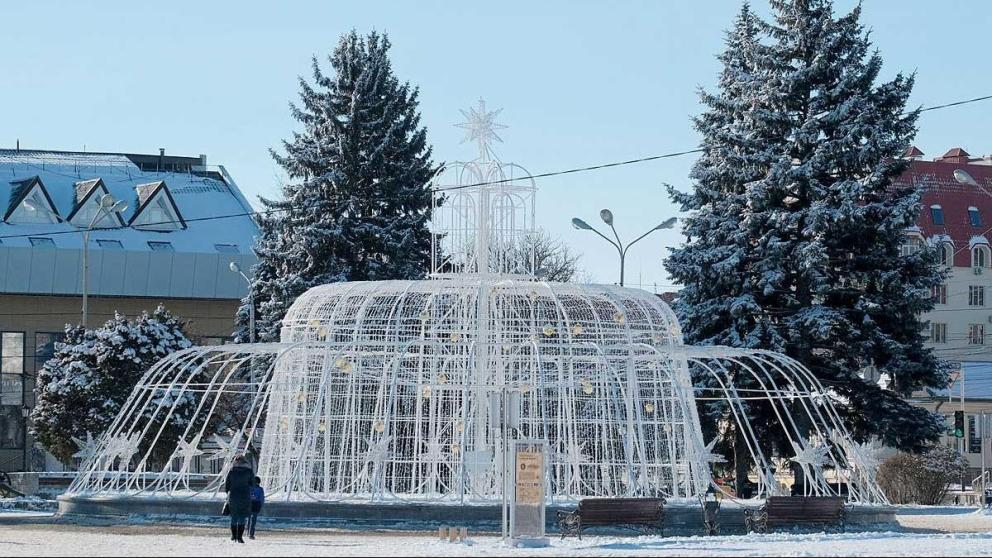 Фонтаны в Ставрополе переодевают в иллюминацию