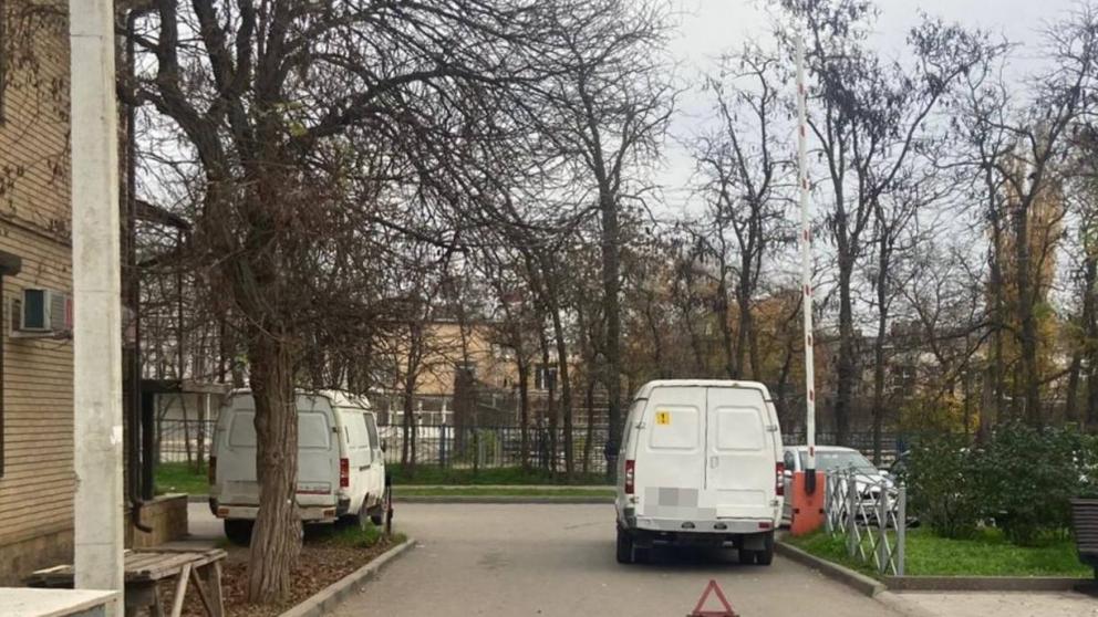 В Будённовске на рынке машина сбила 75-летнего мужчину