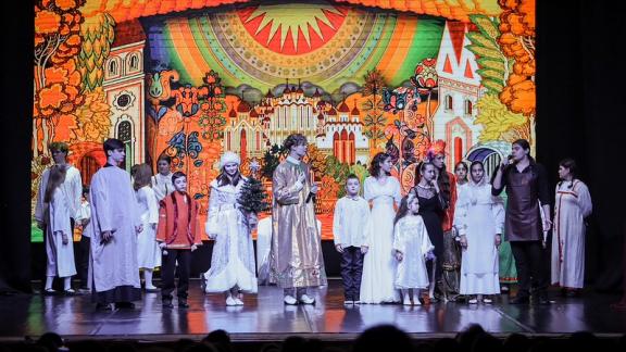 Архиерейская Рождественская ёлка собрала семьи военнослужащих – участников СВО