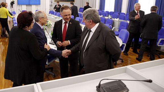 Бывшие комсомольцы вспомнили молодость в Думе Ставрополья по случаю 95-летия ВЛКСМ