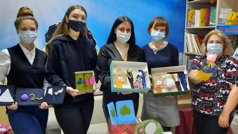 Юные читатели Ставрополья с нарушениями зрения получили тактильные книги