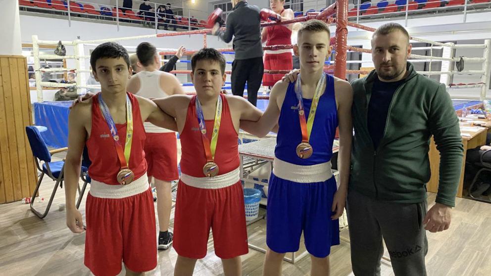 Юные спортсмены Георгиевского округа стали призёрами первенства края по боксу