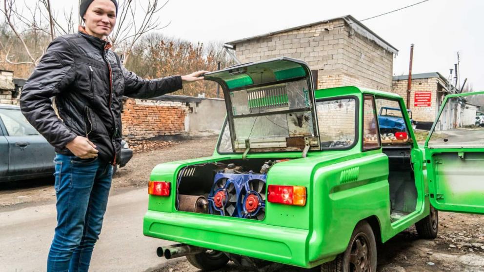 Молодой конструктор из Ставрополя создает розовый спорткар