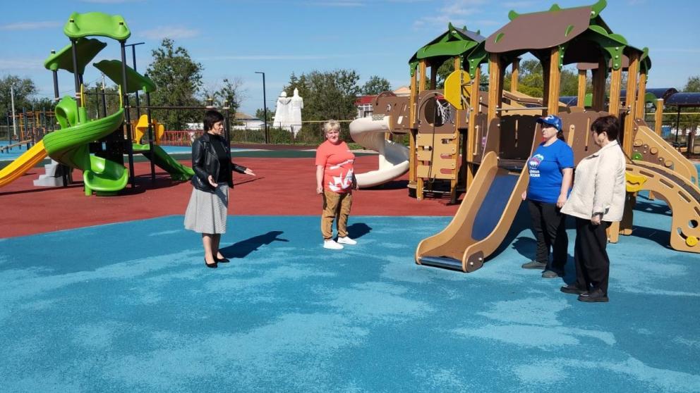 Партдесант оценил стадион в селе Рагули Апанасенковского округа