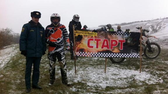 Соревнования по кантри-кроссу среди пожарных-спасателей провели на Ставрополье