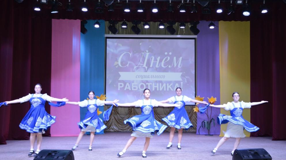 В Арзгире наградили лучших социальных работников