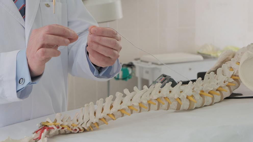 Врачи Невинномысской горбольницы впервые провели сложную операцию на позвоночнике