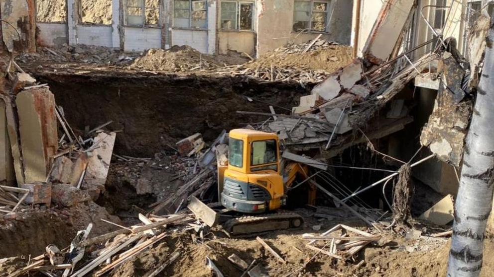 В Кисловодске при обрушении стены бывшего санатория погиб человек