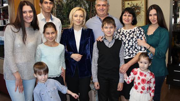 Новый холодильник для дружной семьи из Невинномысска - в подарок