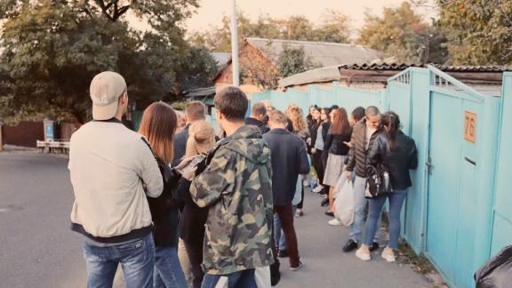 Еду и одежду принесли ставропольчане домой бабушке, просящей милостыню