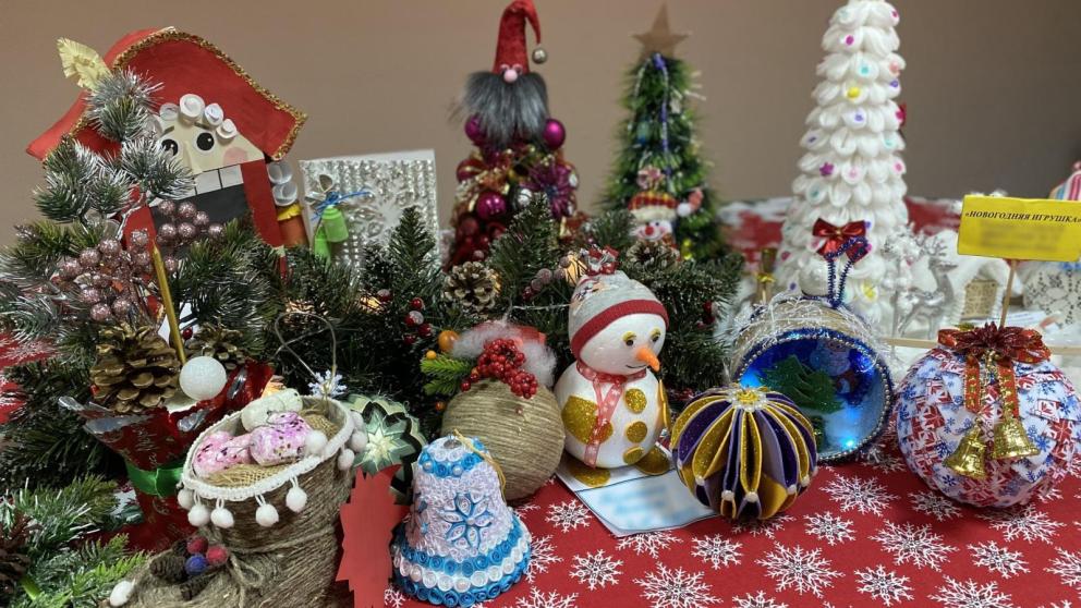 Школьники Шпаковского округа Ставрополья изготовили открытки и игрушки для солдат