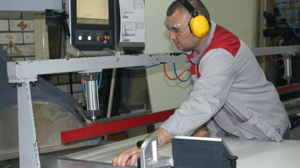 Невинномысская фабрика мебели присоединилась к флэшмобу «Мы работаем!»