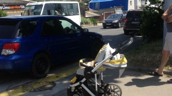 Иномарка сбила на «зебре» женщину с коляской в Ставрополе