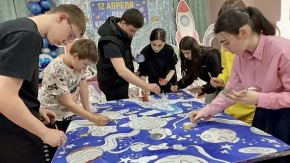 В Андроповском округе дети создали космический холст