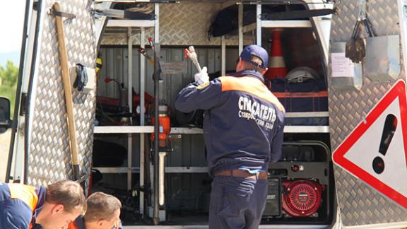 На Ставрополье водитель в сумерках въехал в стадо телят, переходивших сельскую дорогу