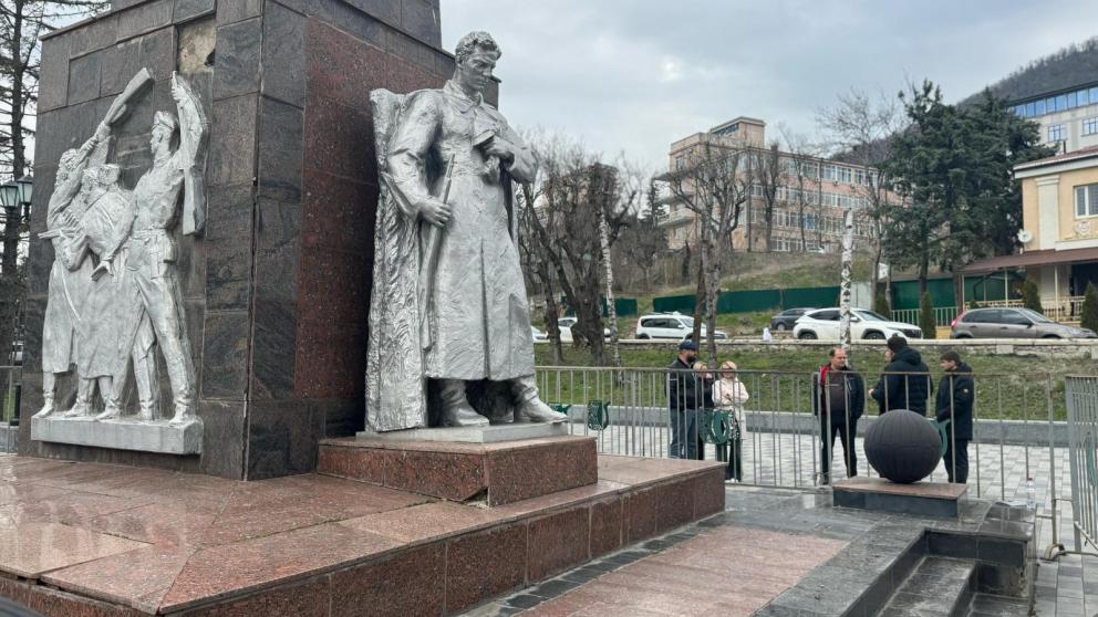 В Железноводске ремонтируют памятник борцам за Советскую власть на Северном Кавказе