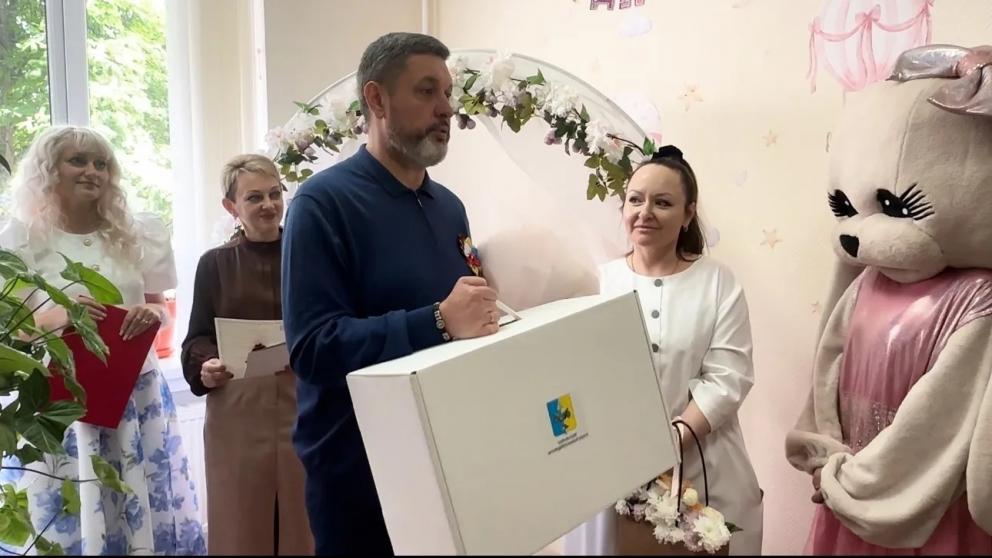 Молодые родители Кировского округа Ставрополья получают наборы для новорожденных