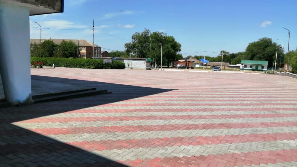 В селе Золотарёвка на Ставрополье благоустроена территория перед Домом культуры