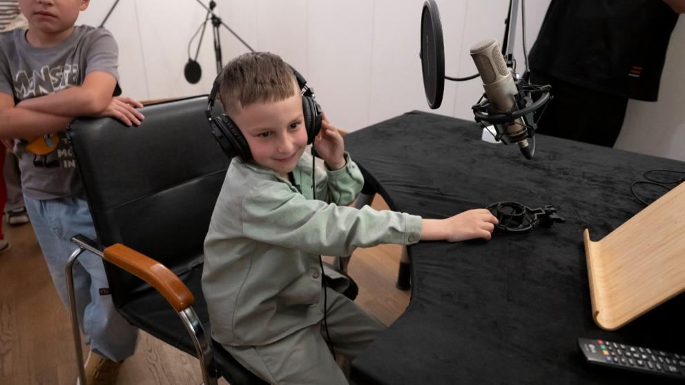 Мальчик из Ставрополя победил в конкурсе рисунков и встретился с создателями мультфильмов