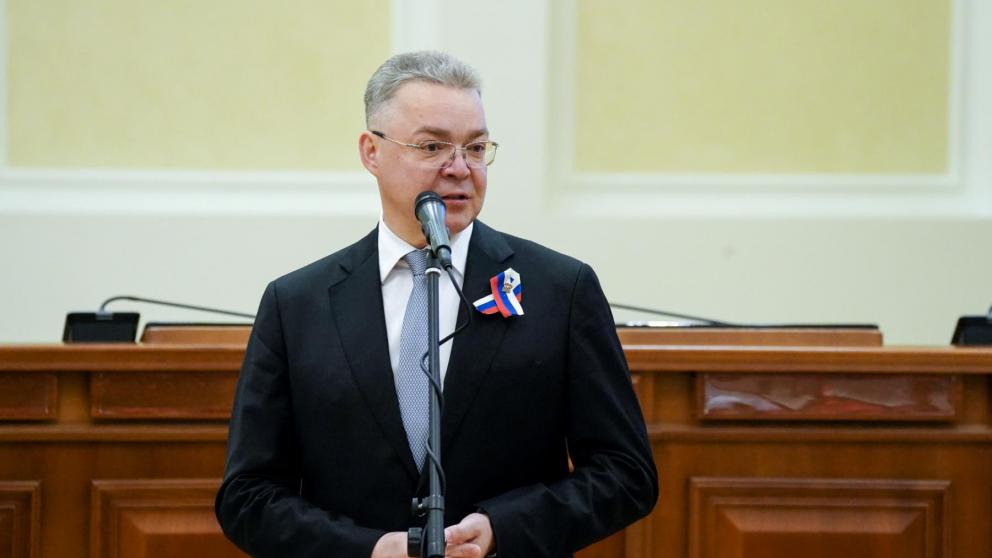 В преддверии Дня России губернатор Владимиров наградил 27 жителей Ставрополья