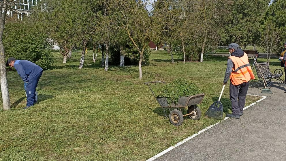 В Благодарном прошёл субботник в рамках всероссийской акции по наведению порядка