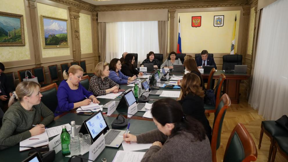 О закупках медпрепаратов говорили на заседании Думы Ставрополья