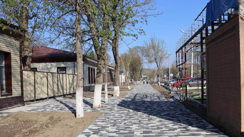 На Ставрополье партийный десант «Единой России» контролирует благоустройство общественных пространств и капремонт школ 