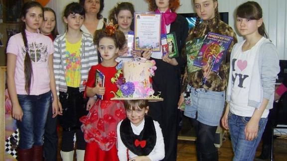 Шляпу для Чеширского кота сделали юные фантасты Ставрополья