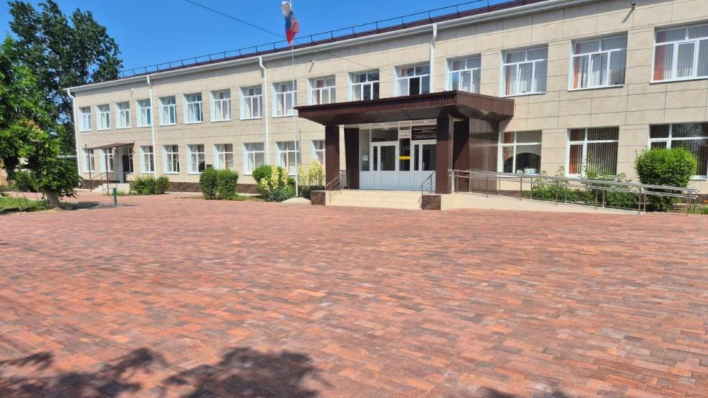 В селе Преображенском завершилось обновление территории школы № 15