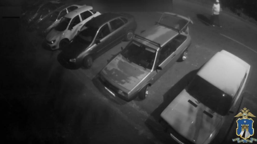 Житель Ессентуков украл из машины рыболовные снасти и забыл о преступлении