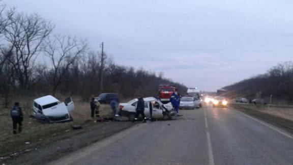 Два человека погибли в лобовом столкновении в Ставропольском крае