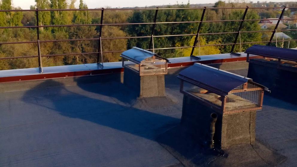 В городе Благодарном отремонтировали кровли двух многоэтажек