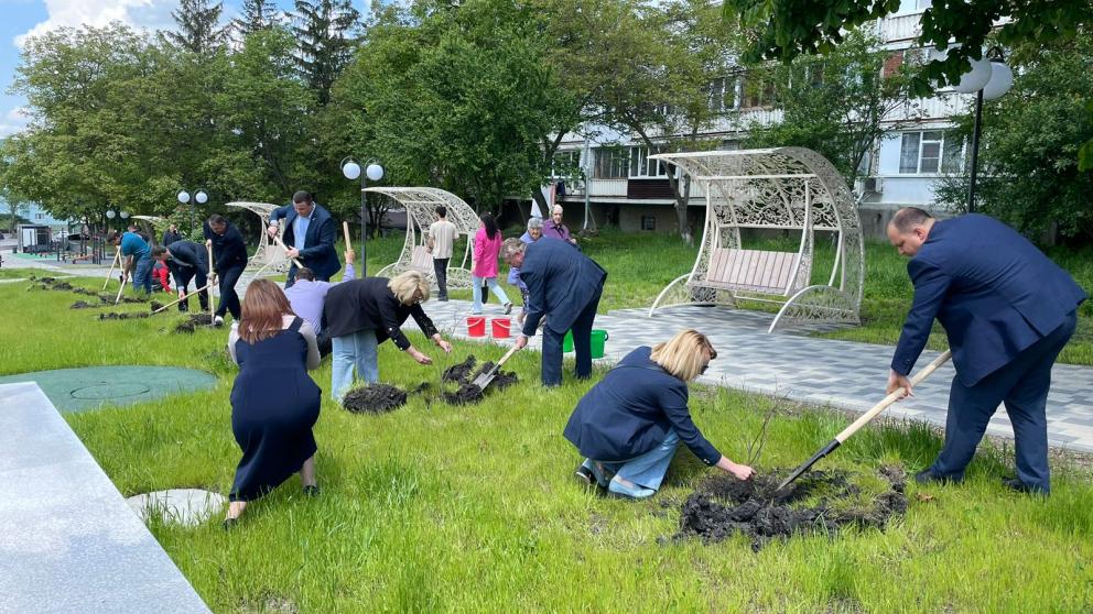 На Аллее любви в Железноводске высадили 20 деревьев